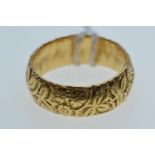 18ct gold band ring, with continuous floral decoration, size J, 4.65 grams