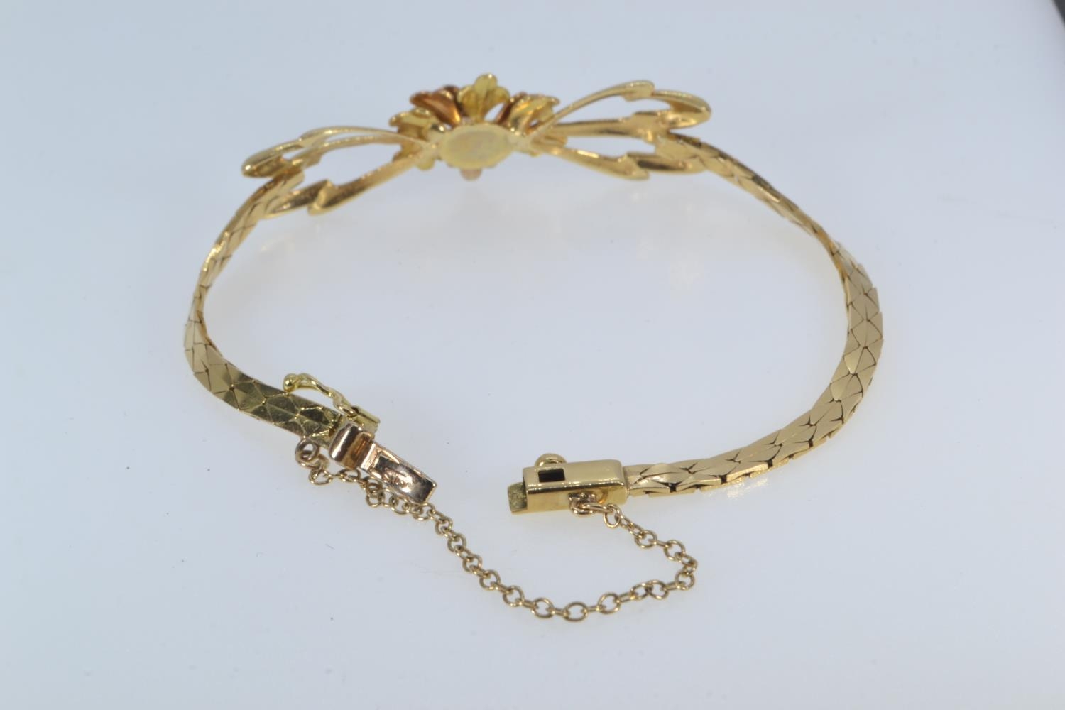 Yellow metal tri-colour bracelet, with an open work floral design to the front, tested positive for  - Image 3 of 3