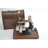 Mini travelling manual sewing machine, stamped 'foreign' 24cm x 15.5cm x H18.5cm