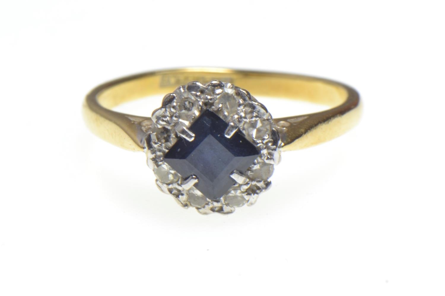 18ct gold cluster ring set with 0.4ct central sapphire & moissanite, size L, 3 grams 