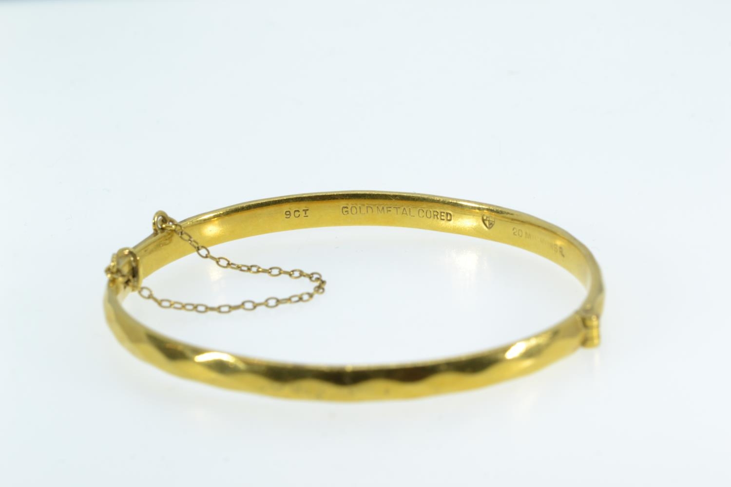 9ct gold metal cored hinged bracelet, inner width 59mm, gross weight 13.3 grams  - Image 4 of 4