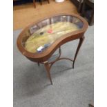 Antique mahogany kidney shaped display table, H69.5cm W60.5cm
