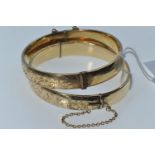 Two 9ct gold metal core hinged bracelet, inner diameter 60mm