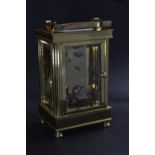 David Peterson brass cased 8 day carriage clock, height 15.8cm, with key & fitted card box