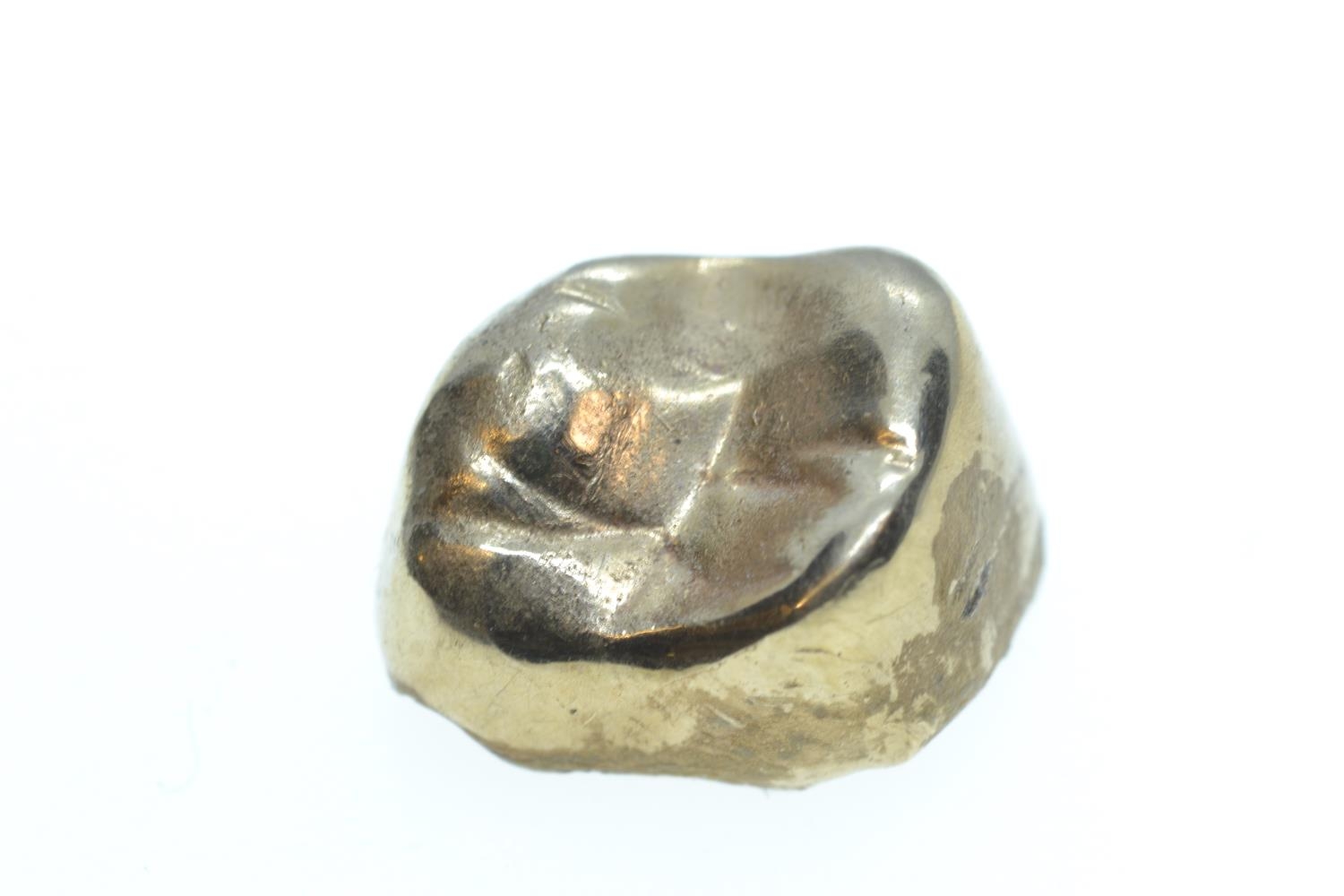 Scrap gold, comprising dental cap & a filling, gross weight 3.28 grams, and a 9ct single hoop earrin - Image 4 of 6