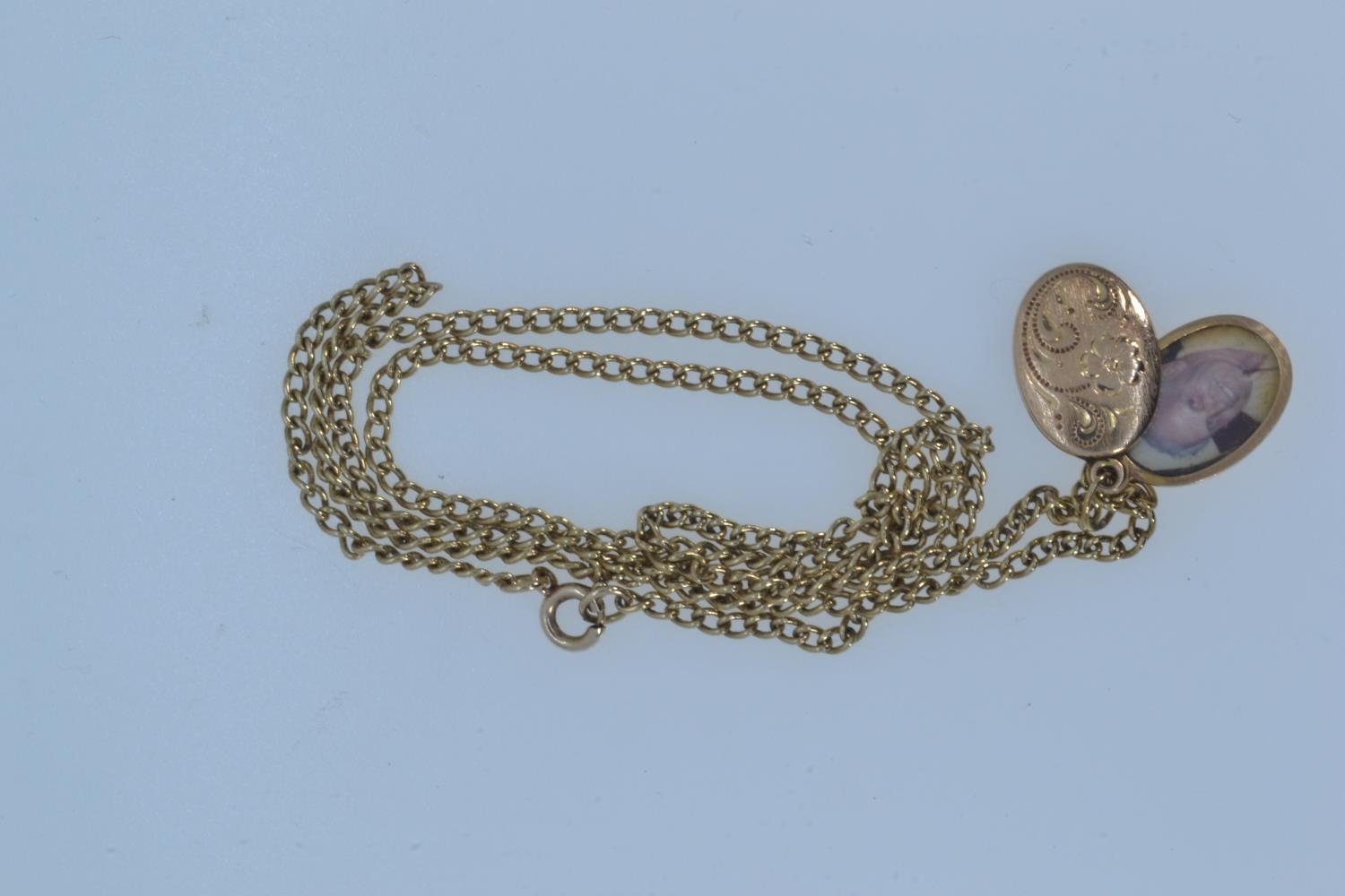 9ct gold locket & neck chain, locket length including link/bale 22mm, chain circumference 525mm, gro - Image 2 of 3
