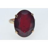 9ct gold & red stone ring, size O1/2, 5.96 grams