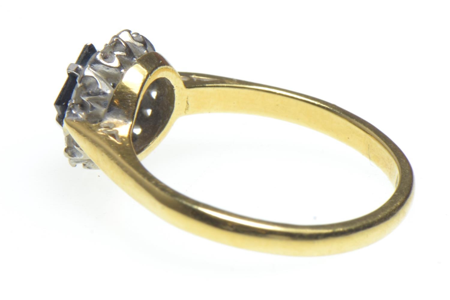 18ct gold cluster ring set with 0.4ct central sapphire & moissanite, size L, 3 grams  - Image 4 of 5