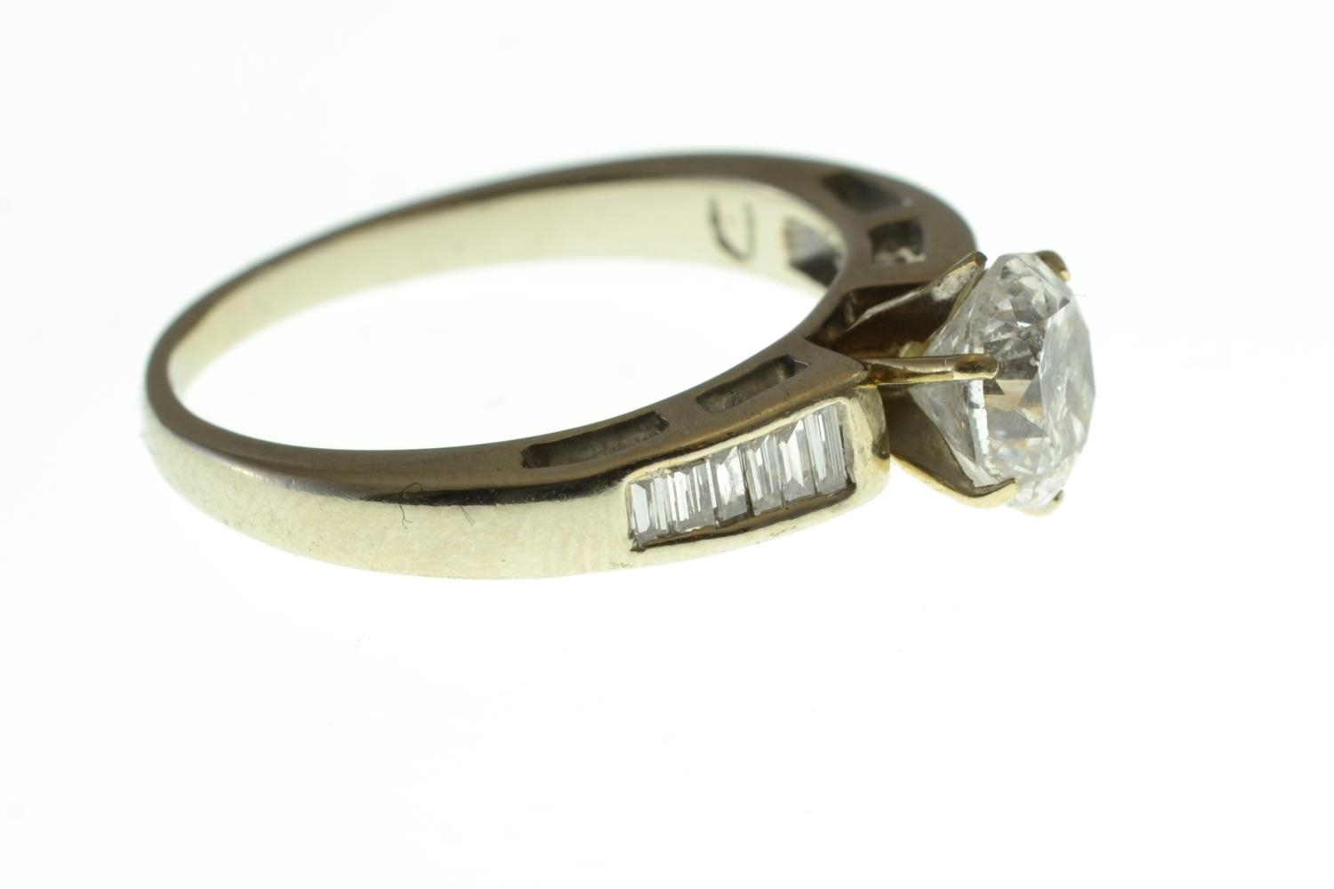 14ct white gold & diamond ring, the approx. 0.80 carat brilliant-cut diamond claw-set between baguet - Image 3 of 4