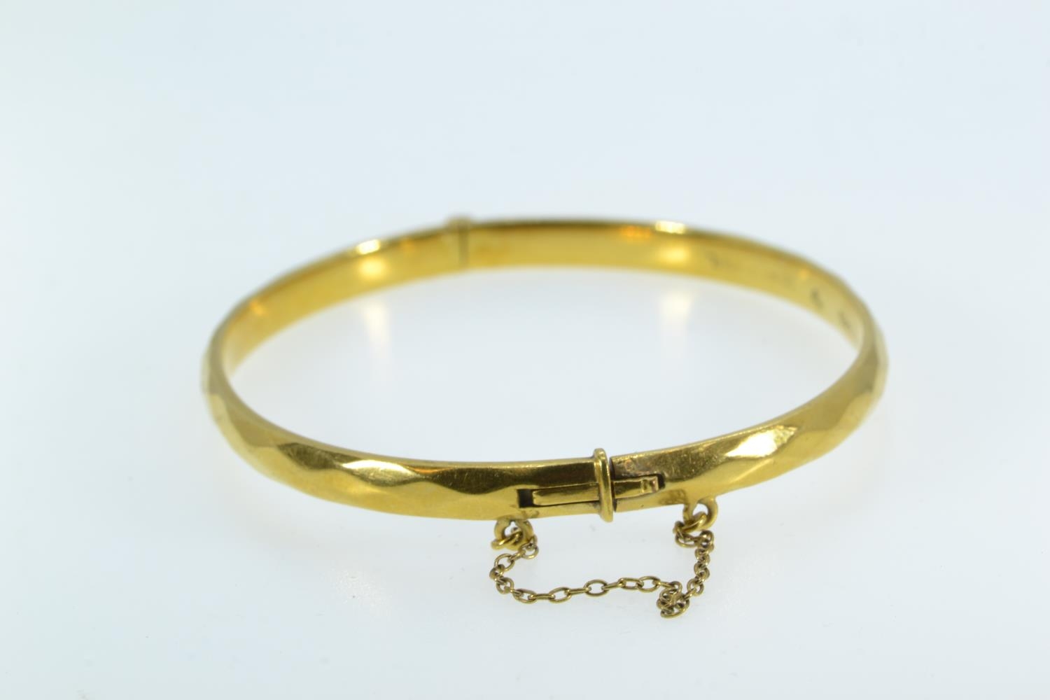 9ct gold metal cored hinged bracelet, inner width 59mm, gross weight 13.3 grams 