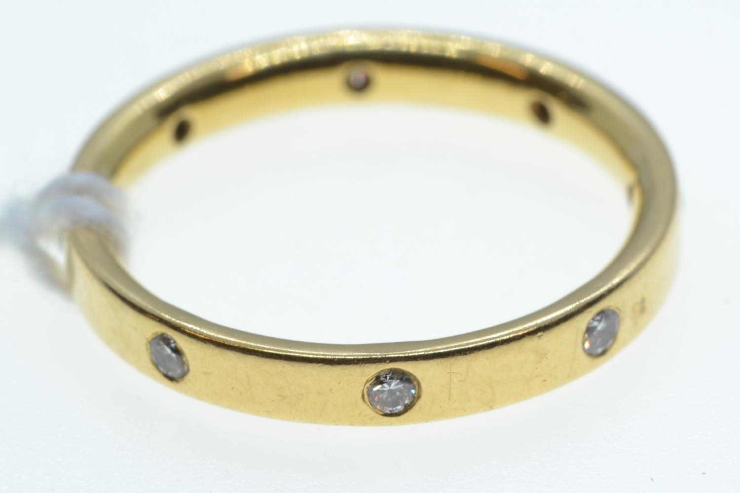 Yellow metal & diamond band ring, tests positive for 22ct gold, size O, 3.8 grams  - Image 2 of 3