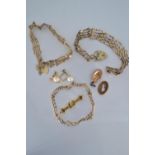 Collection of scrap 9ct gold, gross weight 19.2 grams & 2.6 grams of 18ct gold. Included in the 9ct