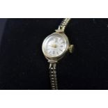 Smiths 9ct gold cased ladies wristwatch, with 9ct gold bracelet strap, 15 jewels, case width 15mm, g