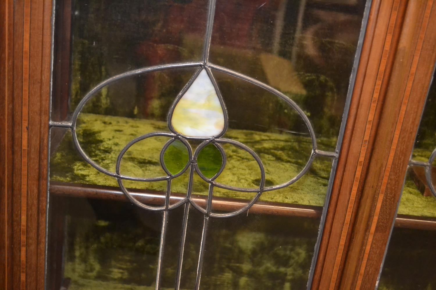 Art Nouveau stained leaded glass fronted display cabinet. (1 panel cracked) 87cm x depth 34cm x heig - Image 3 of 5