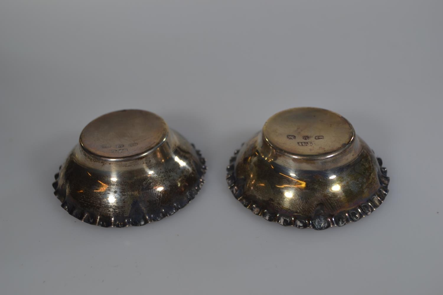 Cased pair of late Victorian silver salts & spoons, maker Thomas Hayes, Birmingham 1895, gross weigh - Image 3 of 8