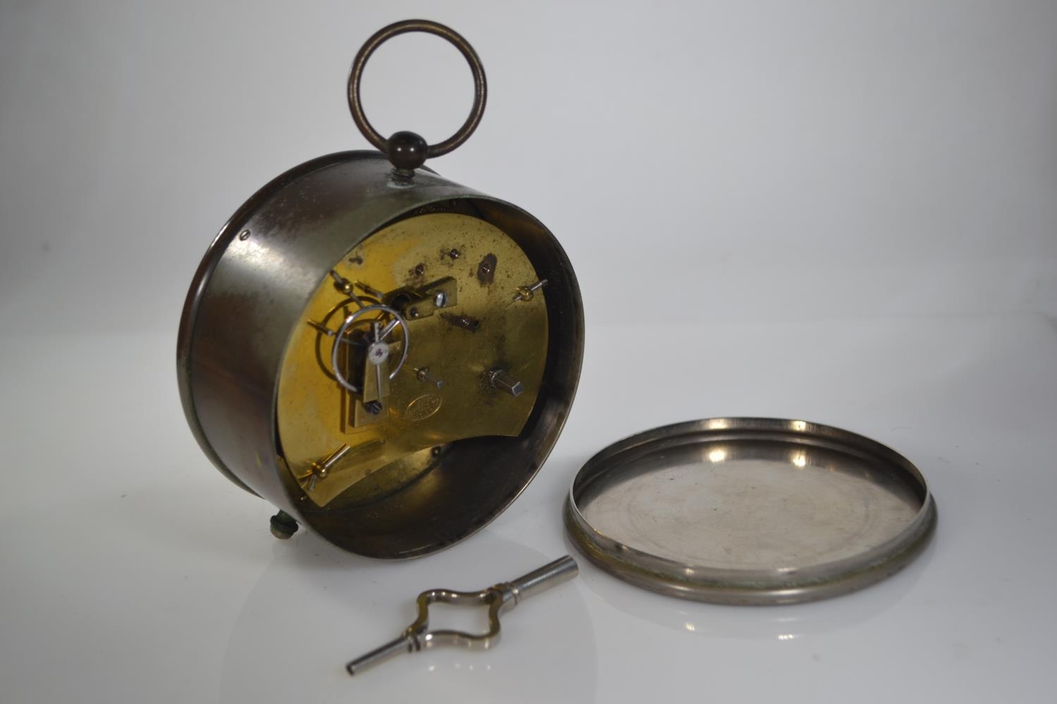 French V.A.P Brevete drum clock retailed by P. Ore & sons Madras, with key, dia. 9.5cm  - Image 3 of 4