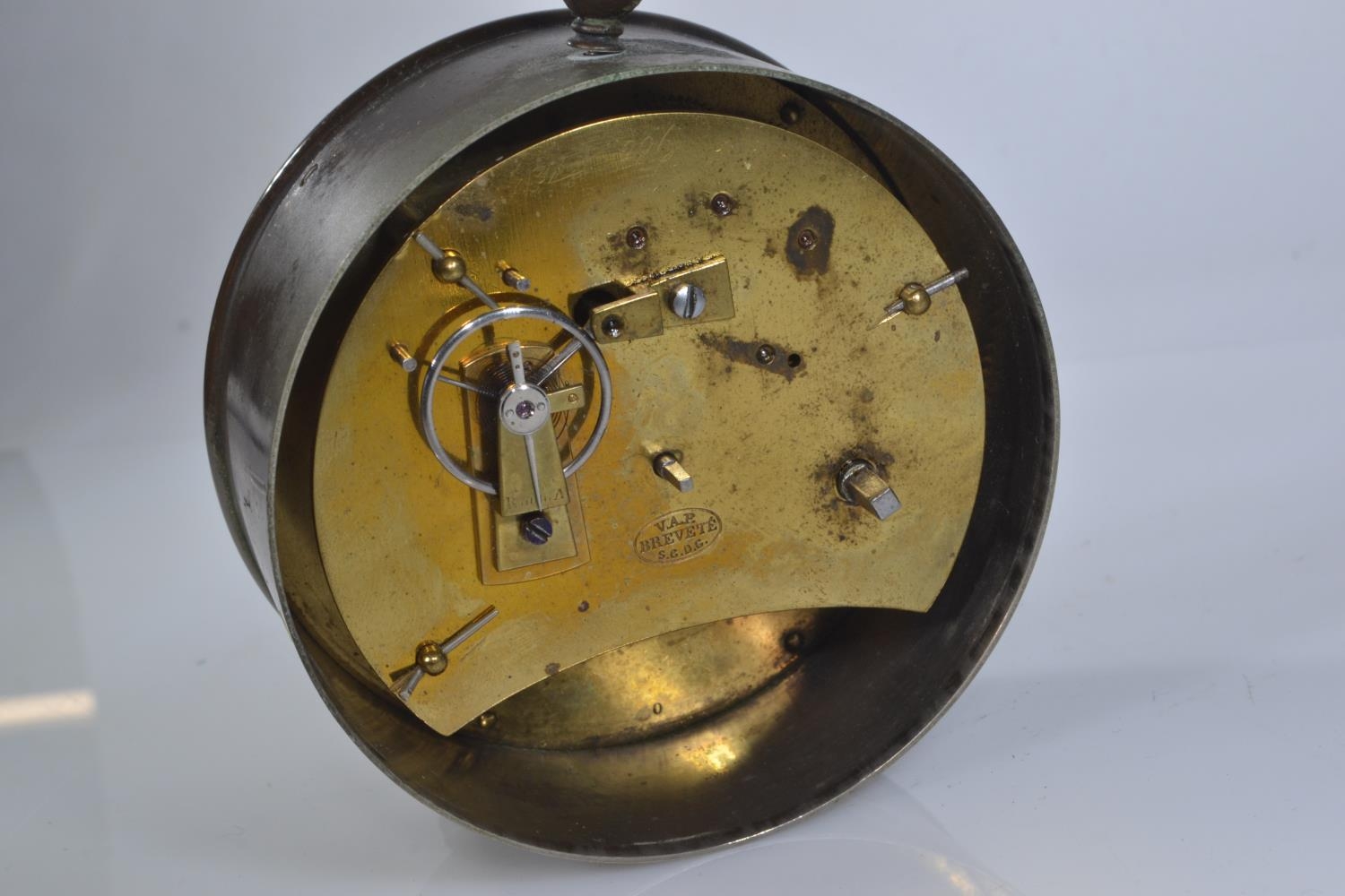 French V.A.P Brevete drum clock retailed by P. Ore & sons Madras, with key, dia. 9.5cm  - Image 4 of 4