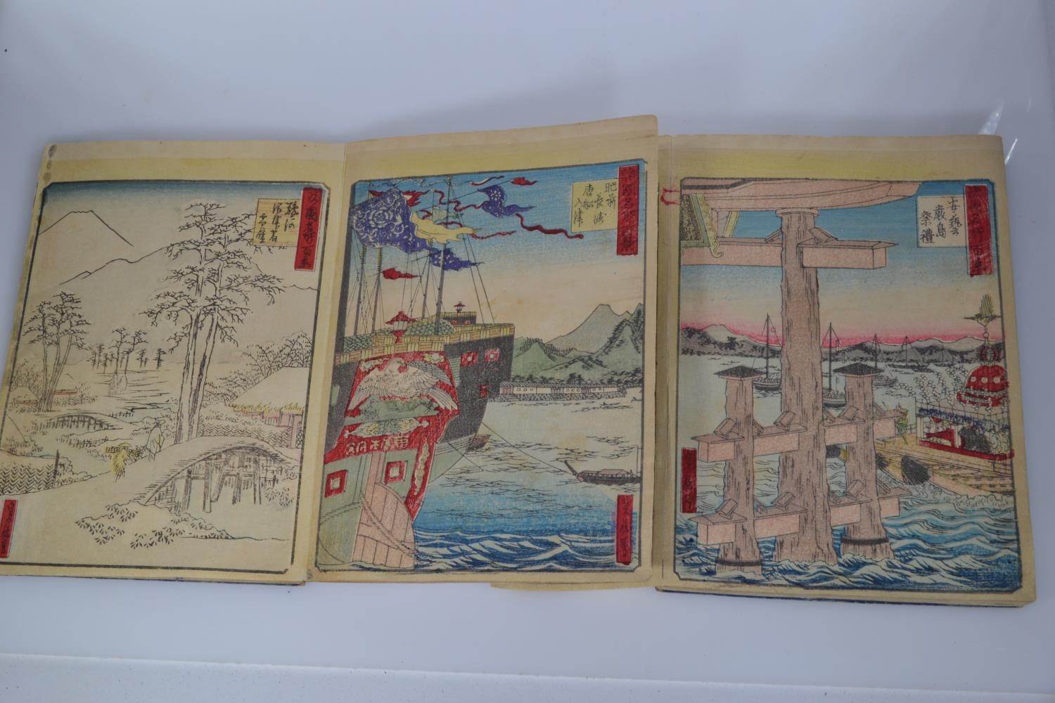 Japanese concertina picture book (ehon), comprising thirty-six pages of coloured woodcut prints, 17. - Image 3 of 8