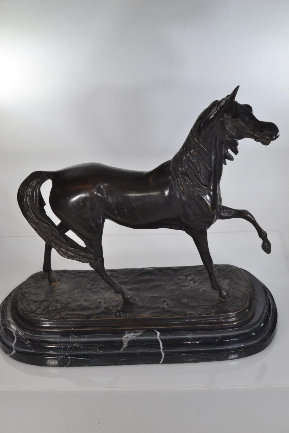 Bronze sculpture of a horse on marble plinth, signed Mene, L34 x H32cm 