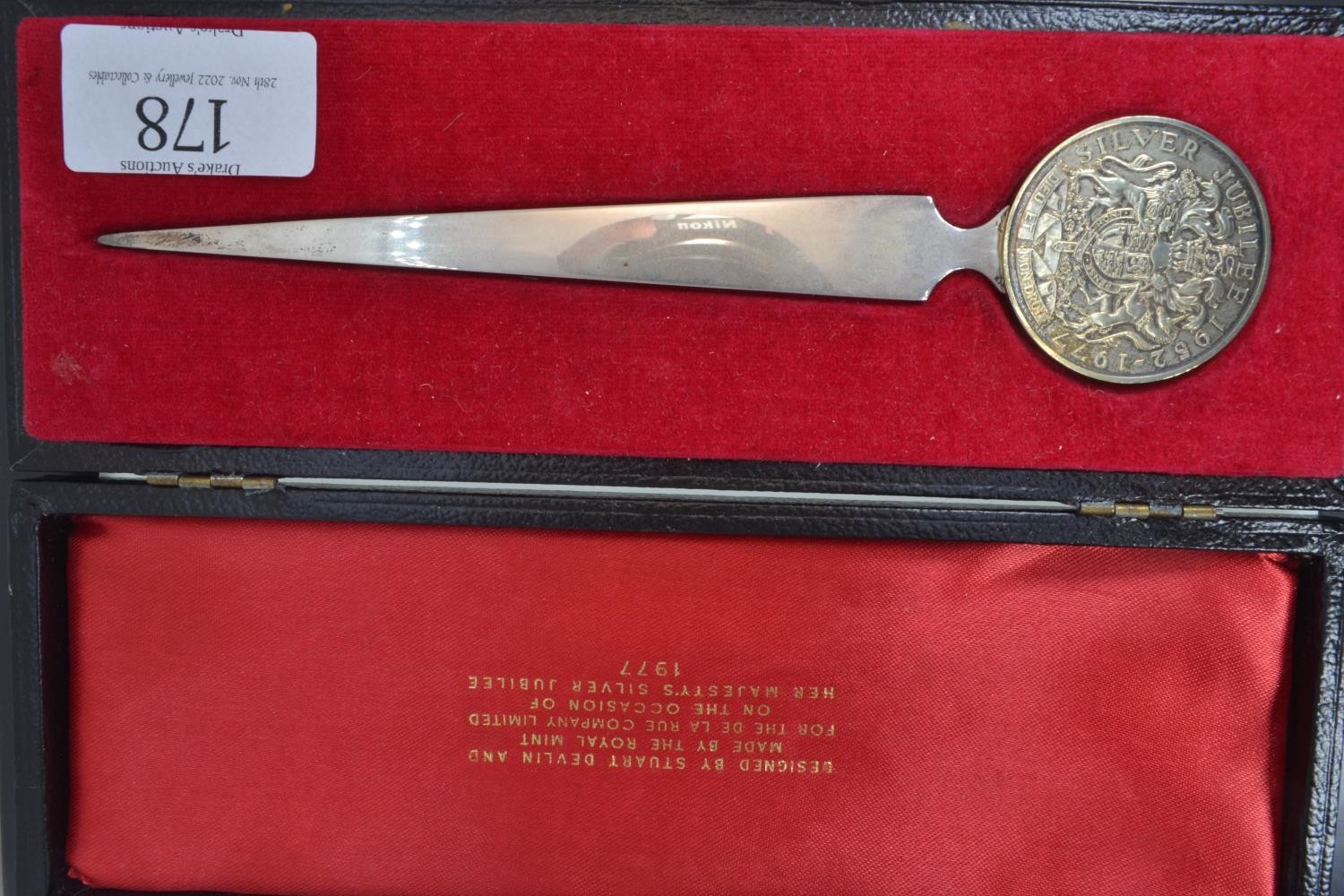 Cased Stuart Devlin for Royal Mint silver commemorative Queen's Silver Jubilee letter opener with co - Image 2 of 6