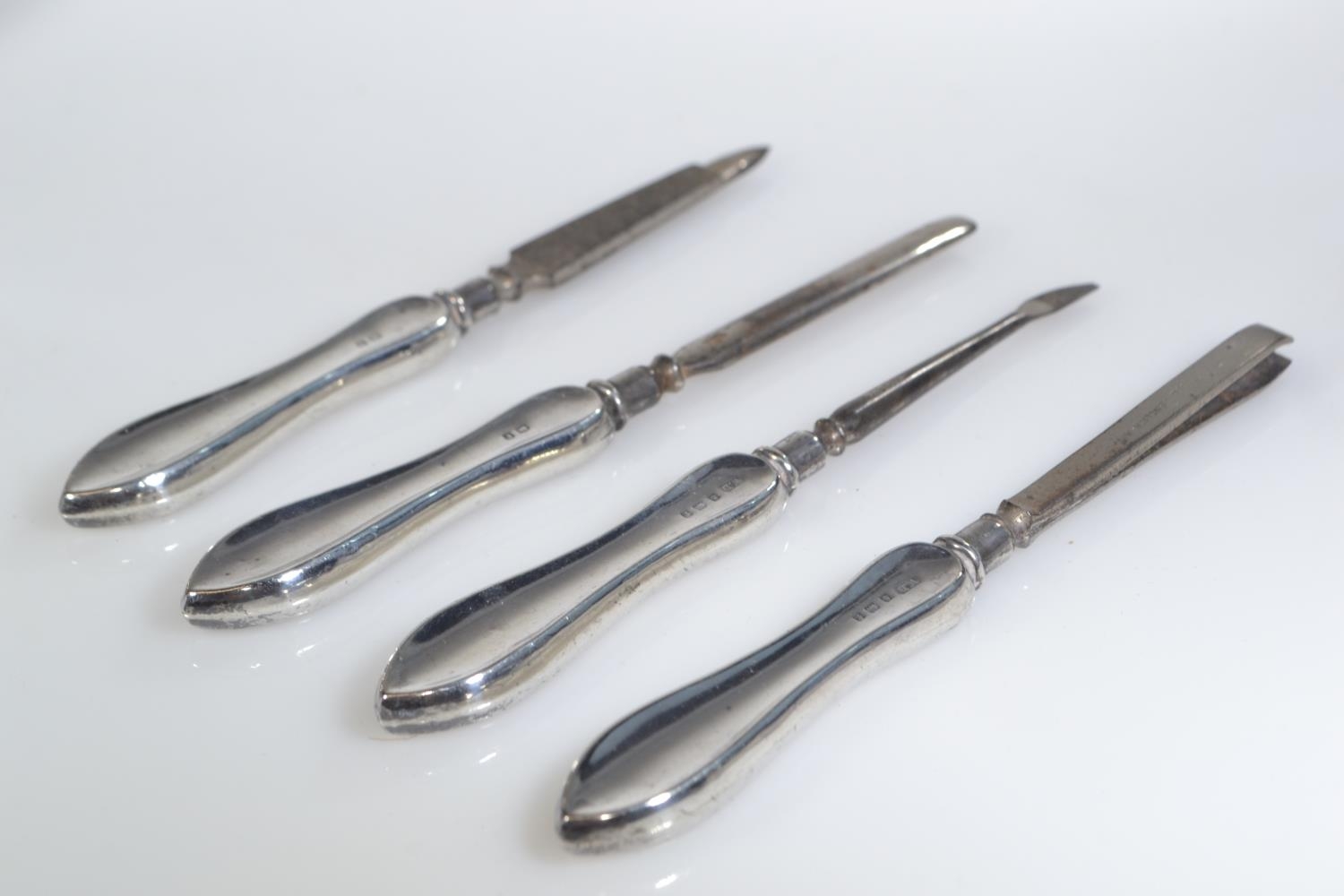 Five piece silver handled manicure set, maker William Devenport, Birmingham 1905, together Birmingha - Image 2 of 6