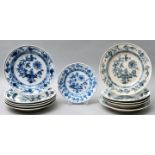 Zwiebelmusterteller/ plates blue onion pattern