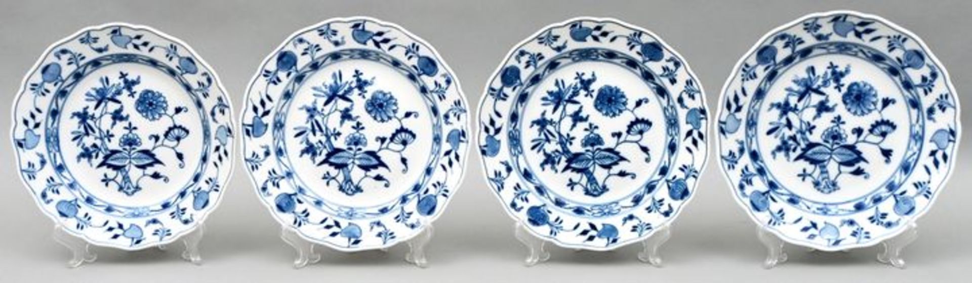 Vier Zwiebelmusterteller/ four plates blue onion pattern
