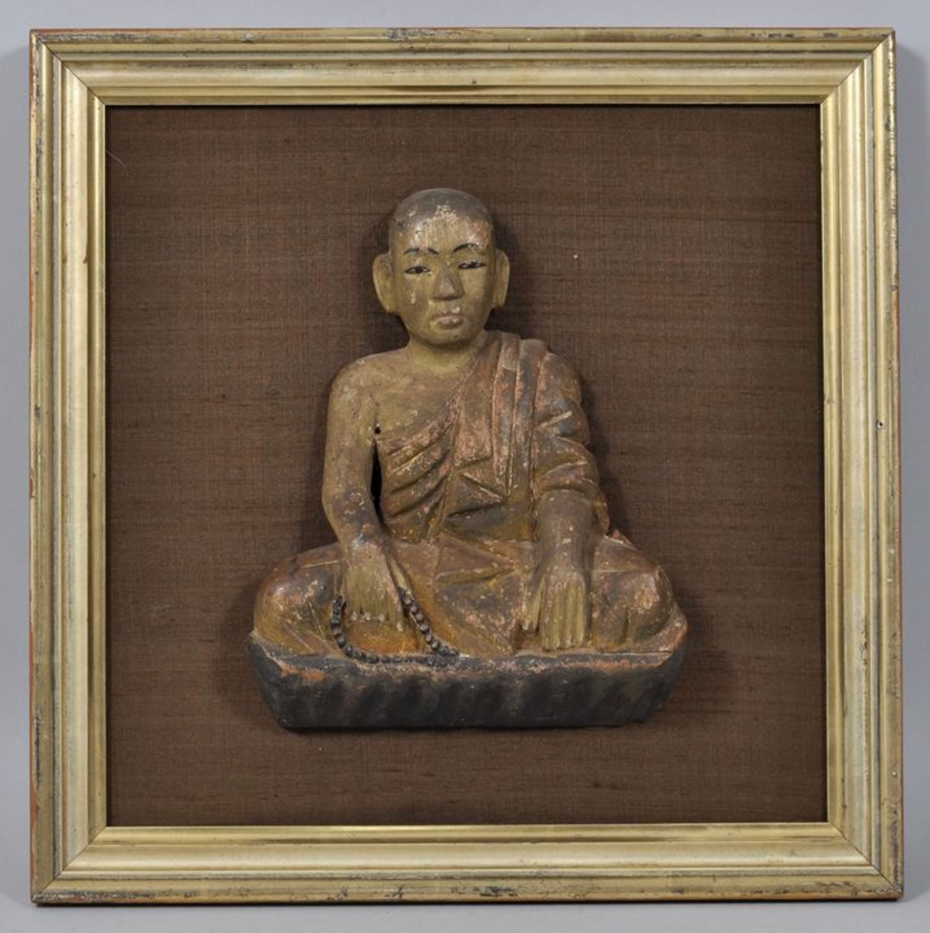 Wanddekoration Mönch im Rahmen / Wall decoration with carved wooden figure of a monk