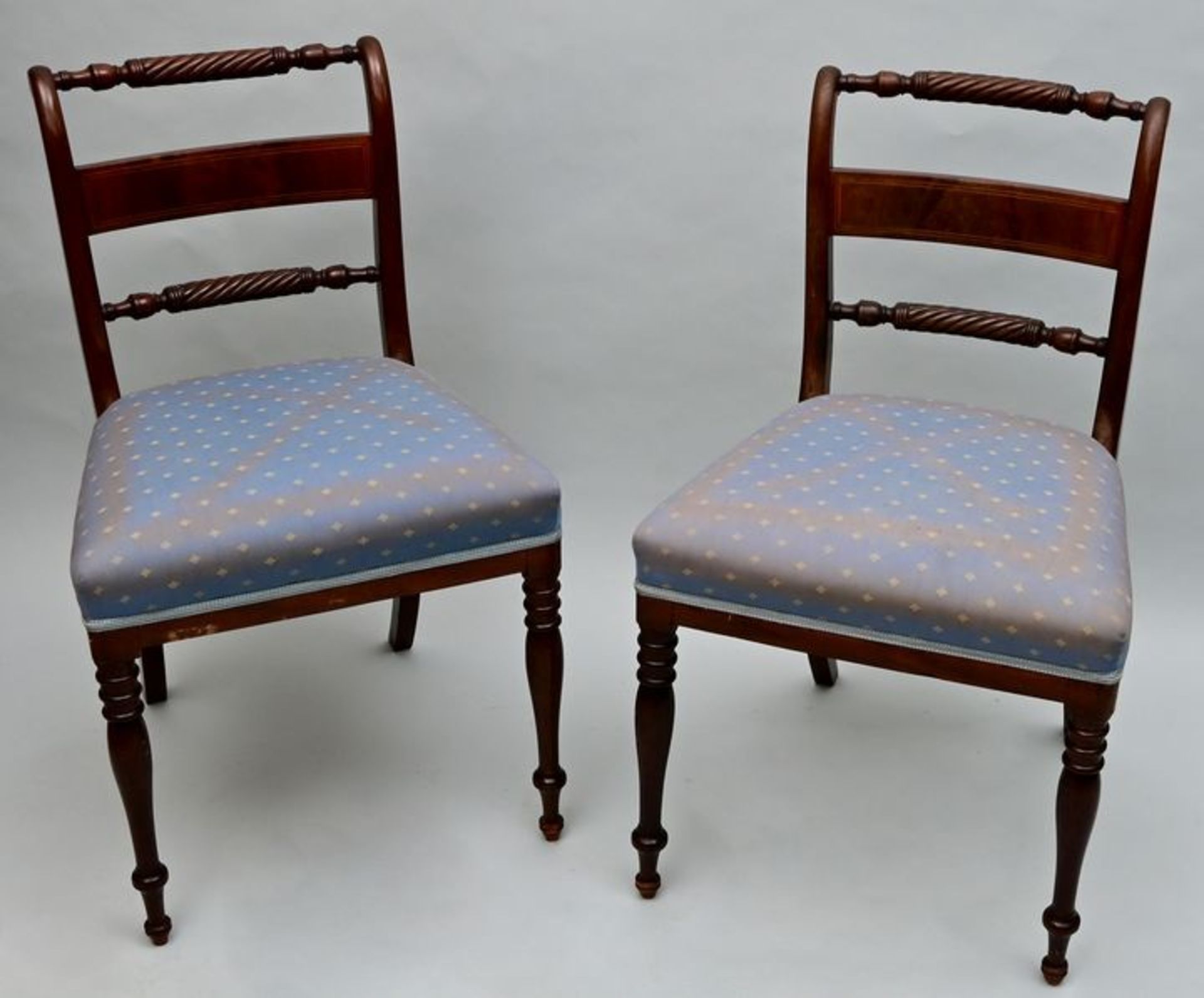 Zwei Stühle / A pair of chairs