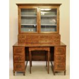 Schreibtisch mit Vitrine / Desk with glass cabinet