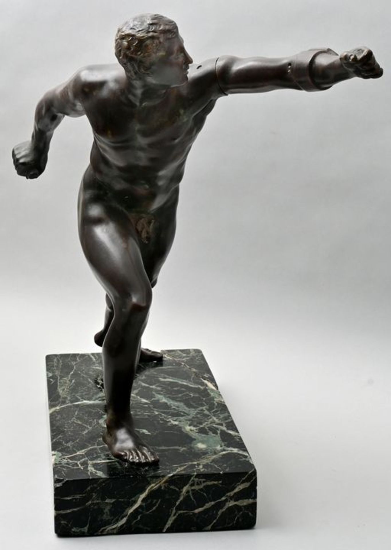 Bronzeskulptur des Borghesischen Fechters / Bronze Sculpture of the Borghese Fencer - Bild 2 aus 7