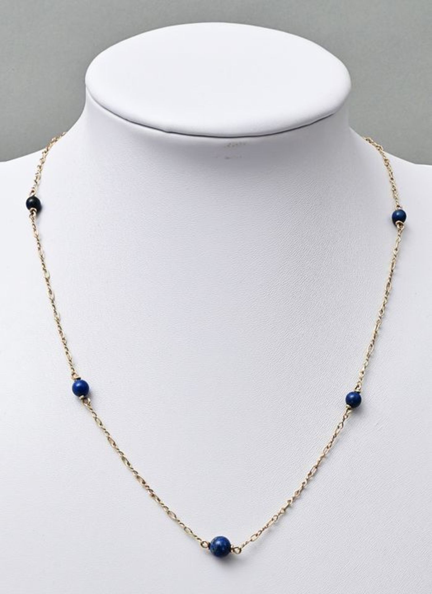 Goldkette mit Lapislazuliperlen / Gold necklace with lapis lazuli pearls