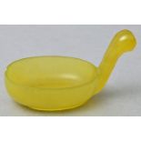 Schälchen aus grünem Stein mit Griff (Löffel?) / Small bowl with handle (spoon?)