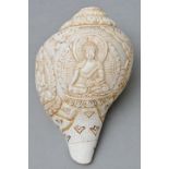 Muschel mit Schnitzereien / Shell with carvings