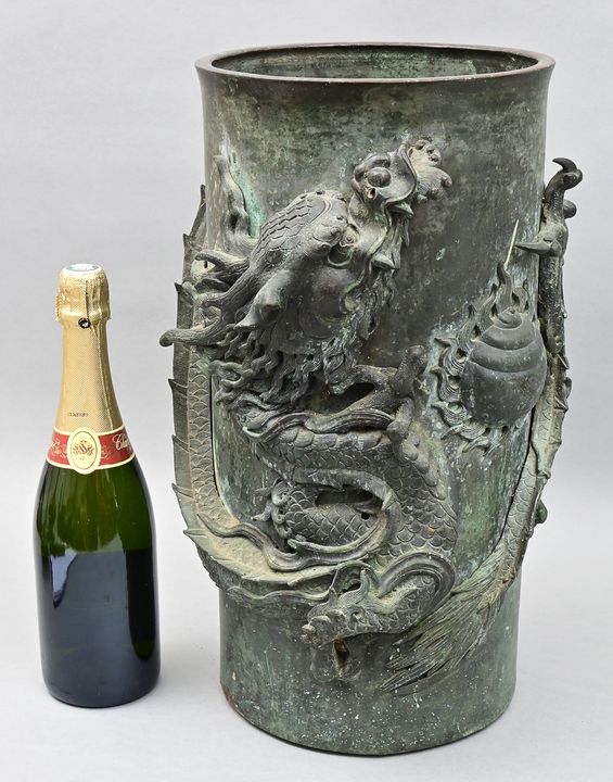 Große Bronzevase/ bronze vase - Image 2 of 7
