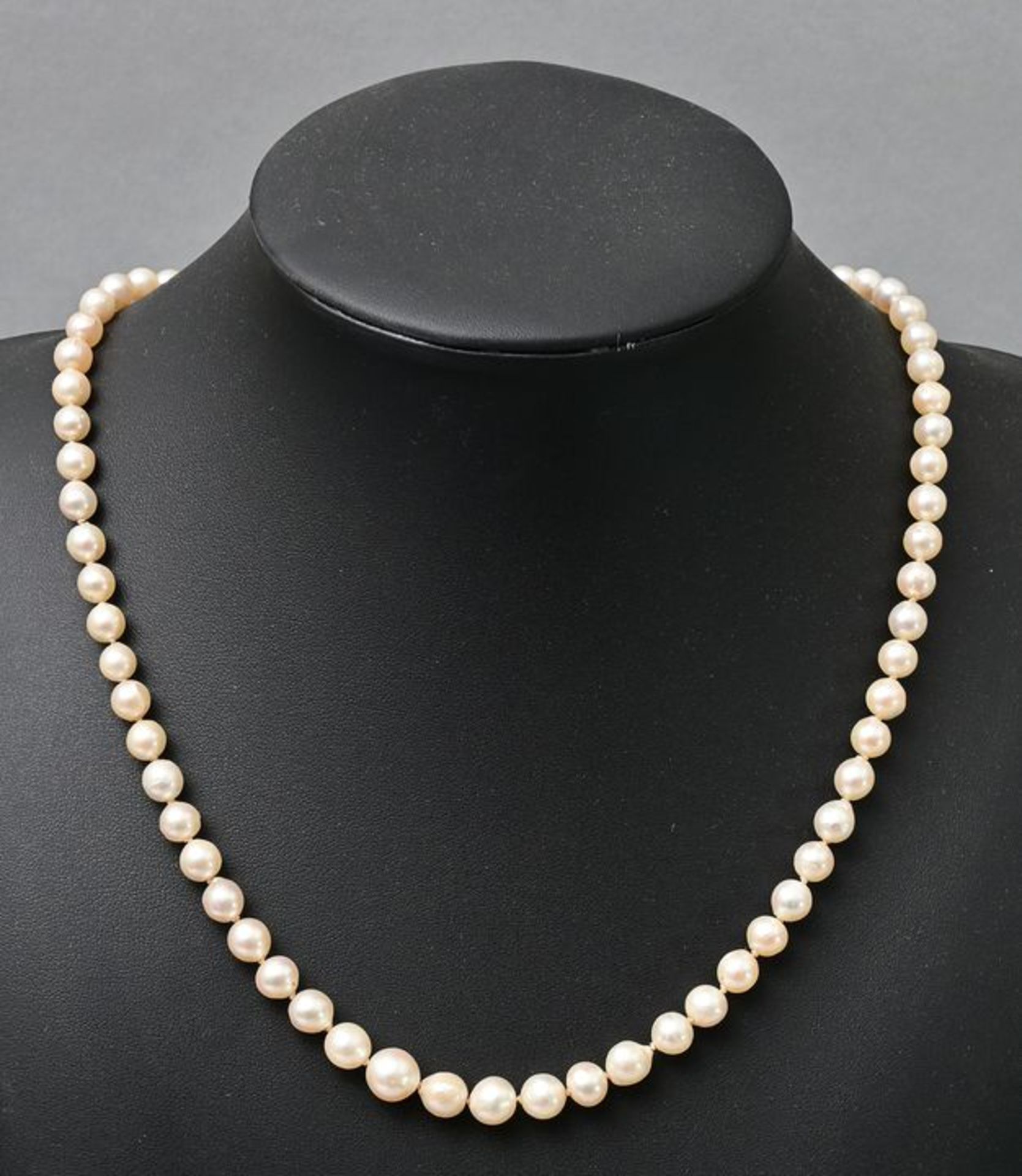 Perlenkette/ pearl necklace