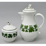 Zwei Teile Weinlaubgeschirr/ two pieces of porcelain