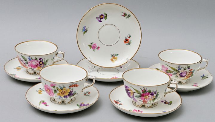 Tassen mit Untertassen KPM Berlin/ cups with saucers