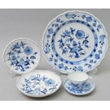 Fünf Einzelteile/ five pieces of porcelain