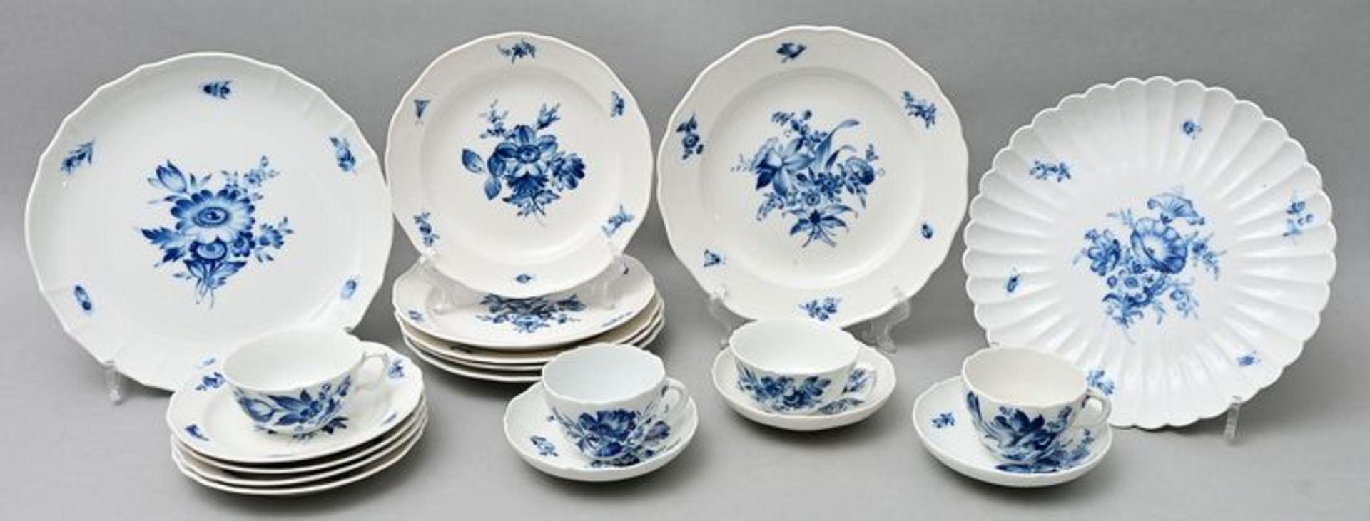 Posten Porzellangeschirr/ items of porcelain dishes