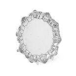 AN EDWARDIAN SILVER SHAPED CIRCULAR SALVER, BARKER BROTHERS