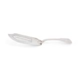 A GEORGE III SILVER FIDDLE PATTERN FISH SLICE, WILLIAM ELEY & WILLIAM FEARN