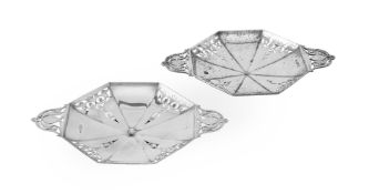 A PAIR OF EDWARDIAN SILVER OCTAGONAL DISHES, SIBRAY