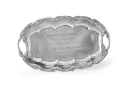 A COLOMBIAN SILVER COLOURED SHAPED OVAL TRAY, STAMPED 0900 ONLY