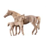 A 9 CARAT GOLD MARE AND FOAL BROOCH, LONDON 1986