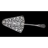 A GEORGE III SILVER PUDDING TROWEL OR FISH SLICE. EDWARD ALDRIDGE II