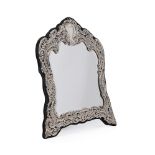 AN EDWARDIAN SILVER MOUNTED DRESSING TABLE MIRROR, THE GOLDSMITHS & SILVERSMITHS CO. LTD