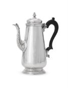 A SILVER TAPERED COFFEE POT IN GEORGE II STYLE, D. & J. WELLBY LTD