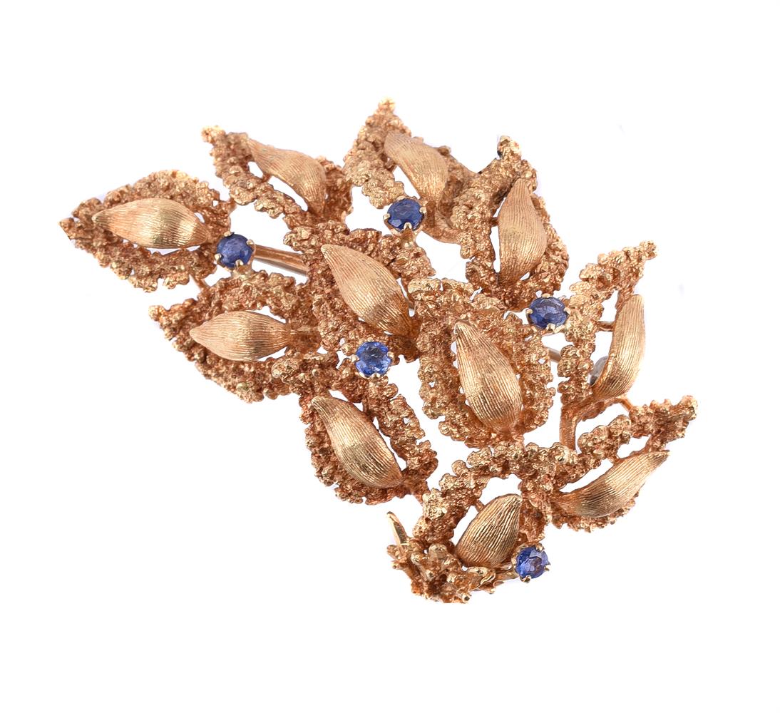 A 1960S SAPPHIRE BROOCH