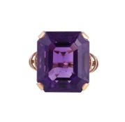 A 1960S AMETHYST DRESS RING